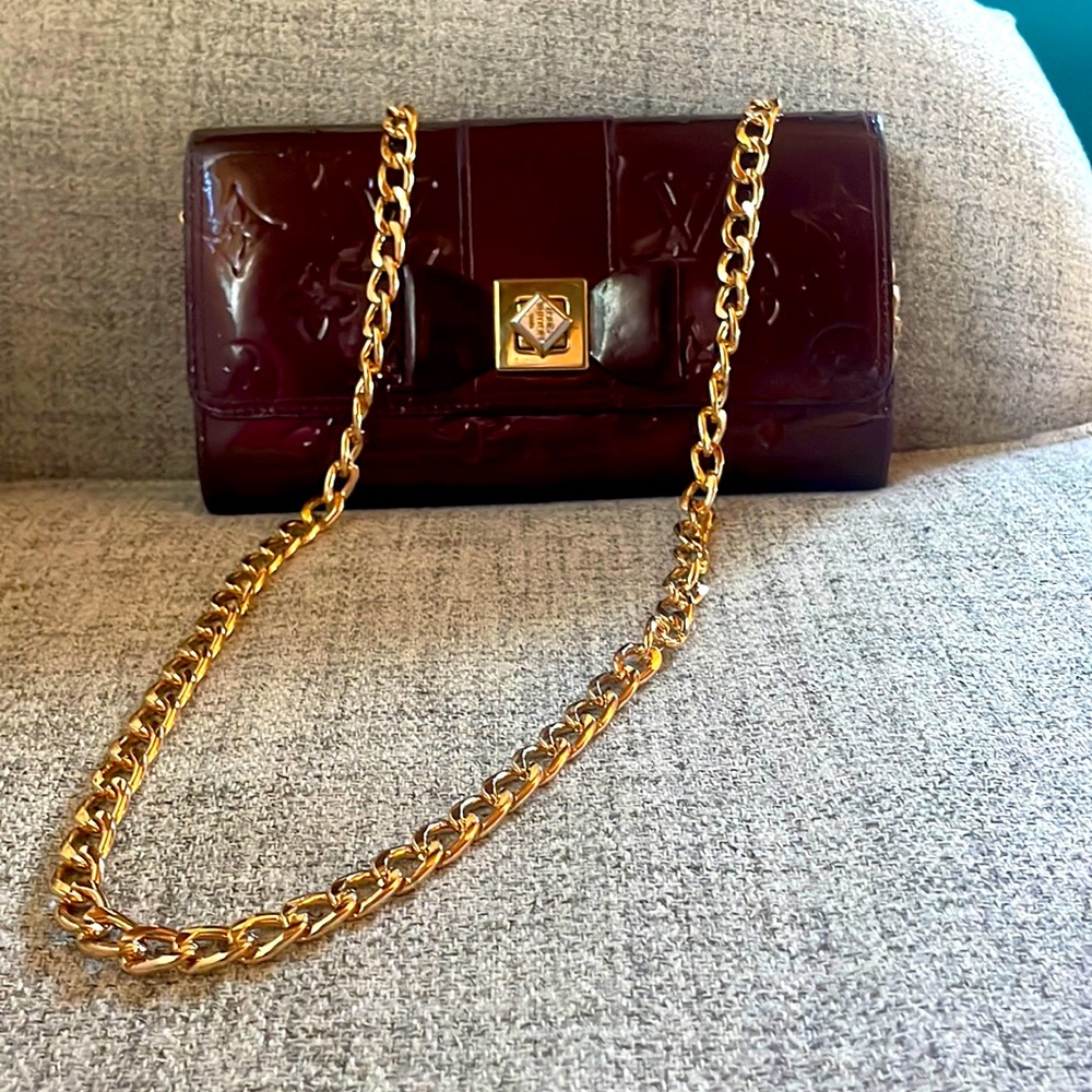 Louis Vuitton maroon patent leather bifold wallet w gold charm twist closure